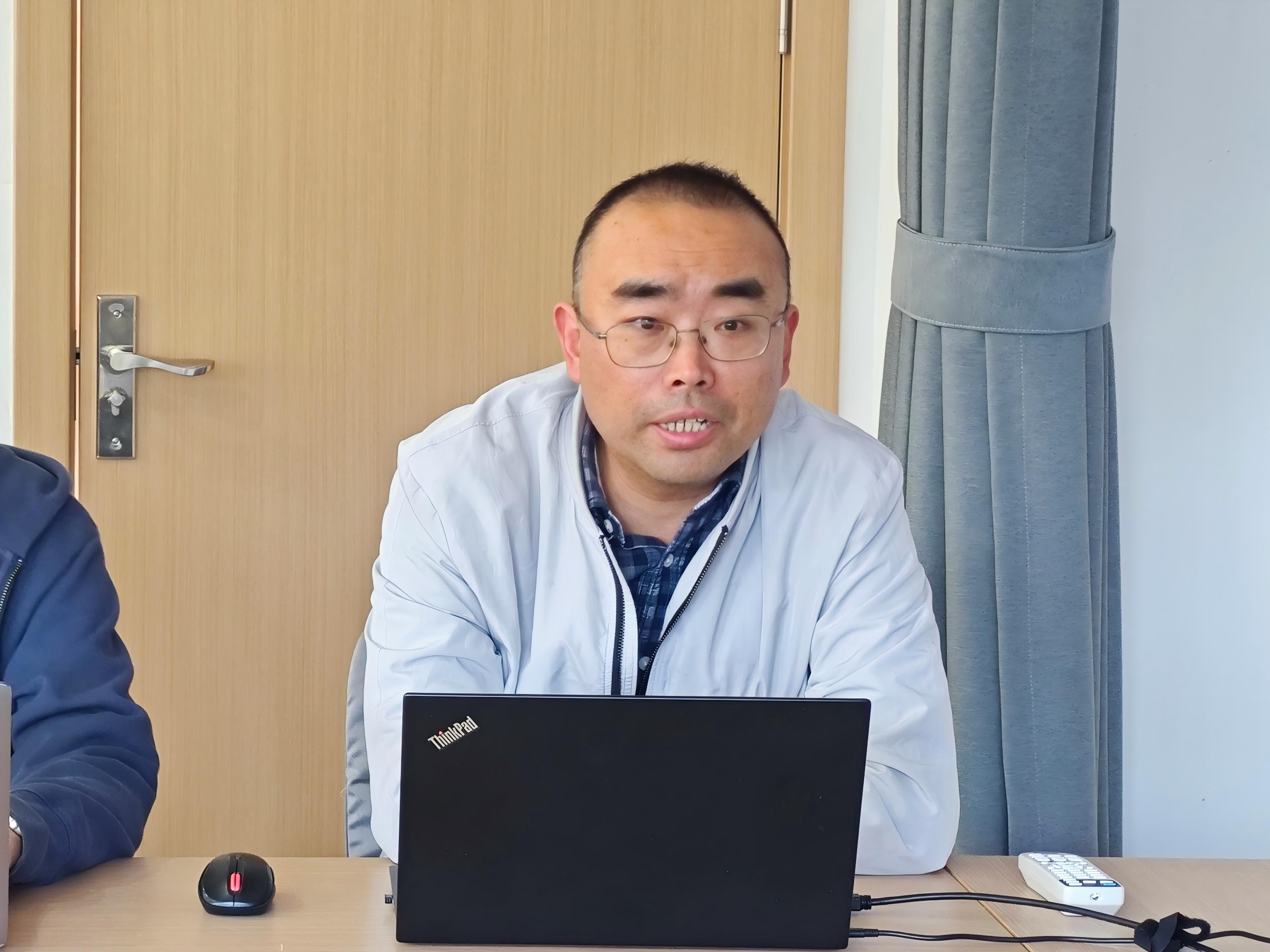 刘万忠.jpg